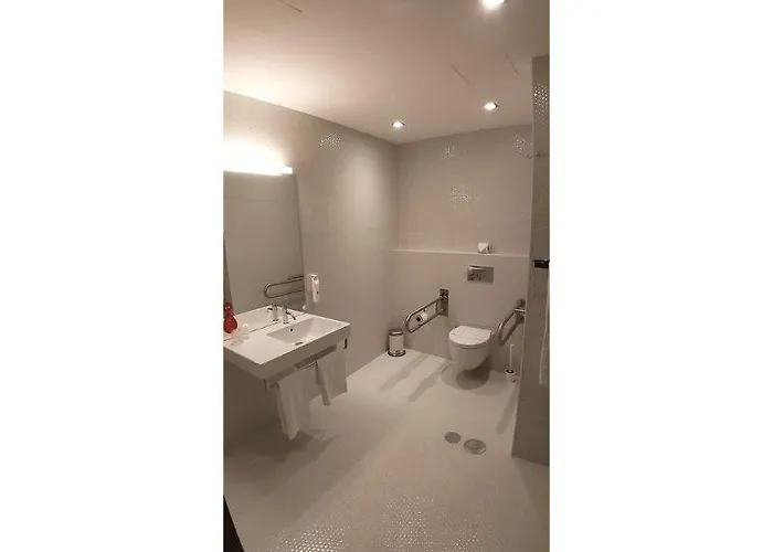 Moov Porto Norte Отель 2*