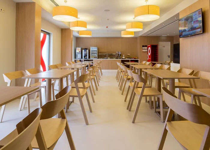 Отель Moov Porto Norte Senhora da Hora