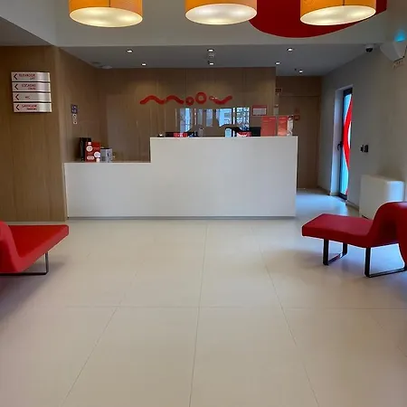 姆夫波尔图北酒店