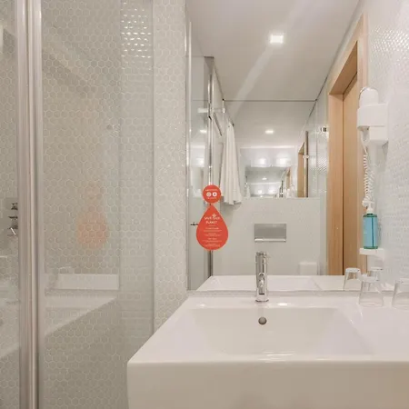 Moov Porto Norte מלון 2*