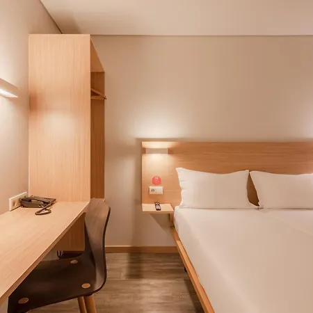 Moov Porto Norte מלון 2*