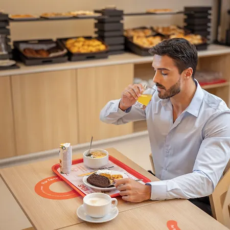 Moov Porto Norte מלון 2*