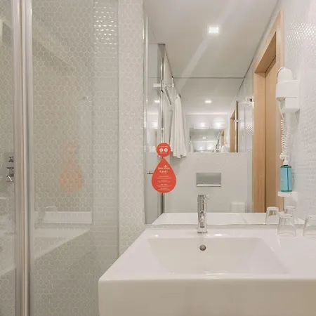 מלון Moov Porto Norte 2*