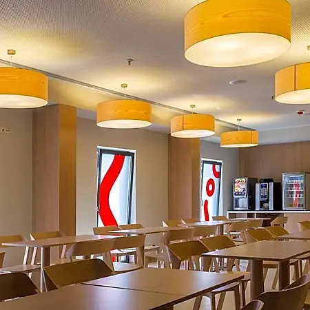 姆夫波尔图北酒店